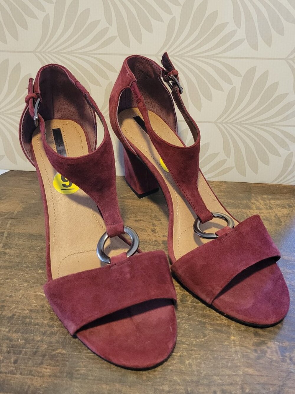 Tahari Norma Burgundy Suede T-Strap Block Heel O-Ring Sandals - Sz 9